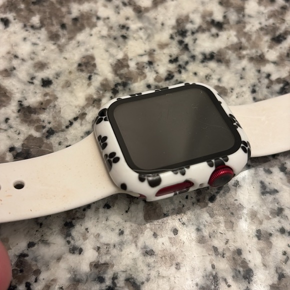 Ladies Series 7 Apple Watch. Multiple accessories. - Picture 6 of 6